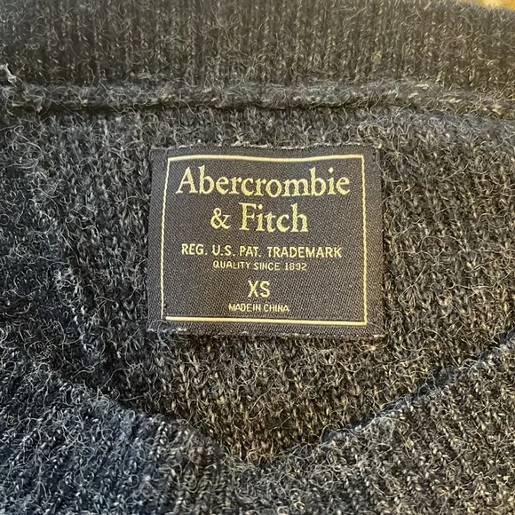 A&F Split-Back Sweater - Picture 3 of 3